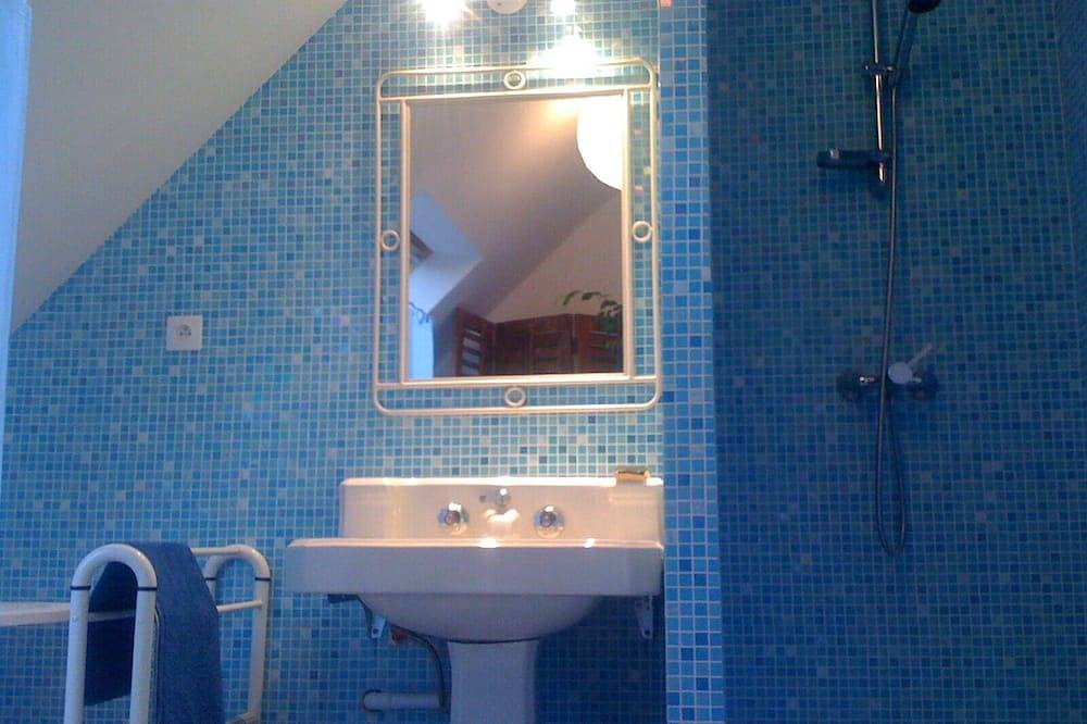 Villa Wifi Kayaks Stand up paddle Dogs ok “feet in the water” in Portsall in Portsall, Ploudalmézeau