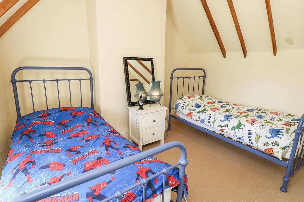 19 Clatterford Shute, pet friendly, with a garden in Carisbrooke in Newport (Isla de Wight), Isla de Wight