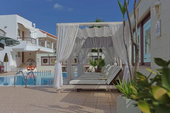 Location de vacances pour 2 personnes, avec jardin et piscine ainsi que vue et bassin pour enfant, adapté aux familles dans Malia - 4