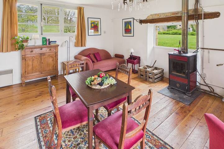 Gîte pour 2 personnes, avec jardin et piscine à Fanlac