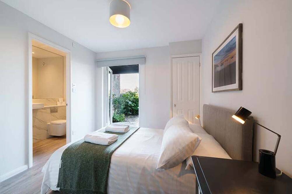 Rampart View -  a house that sleeps 6 guests  in 3 bedrooms in Gosport, Hampshire