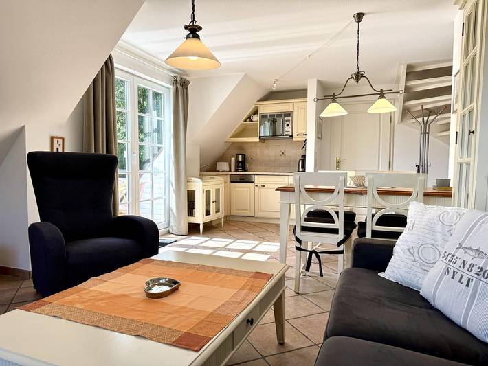 Ganze Wohnung, Gemütliche Obergeschoss-Ferienwohnung mit Südbalkon in strandnaher Lage in Westerland, Sylt (Gemeinde)