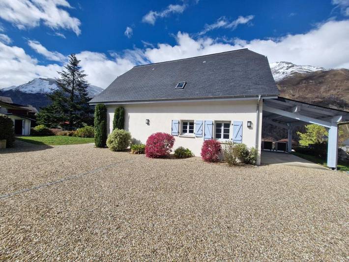 Location de vacances pour 6 personnes, avec vue et jardin à Louvie-Soubiron - 2