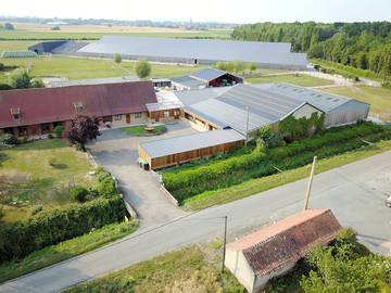 Gîte pour 28 personnes, avec terrasse à Morbecque