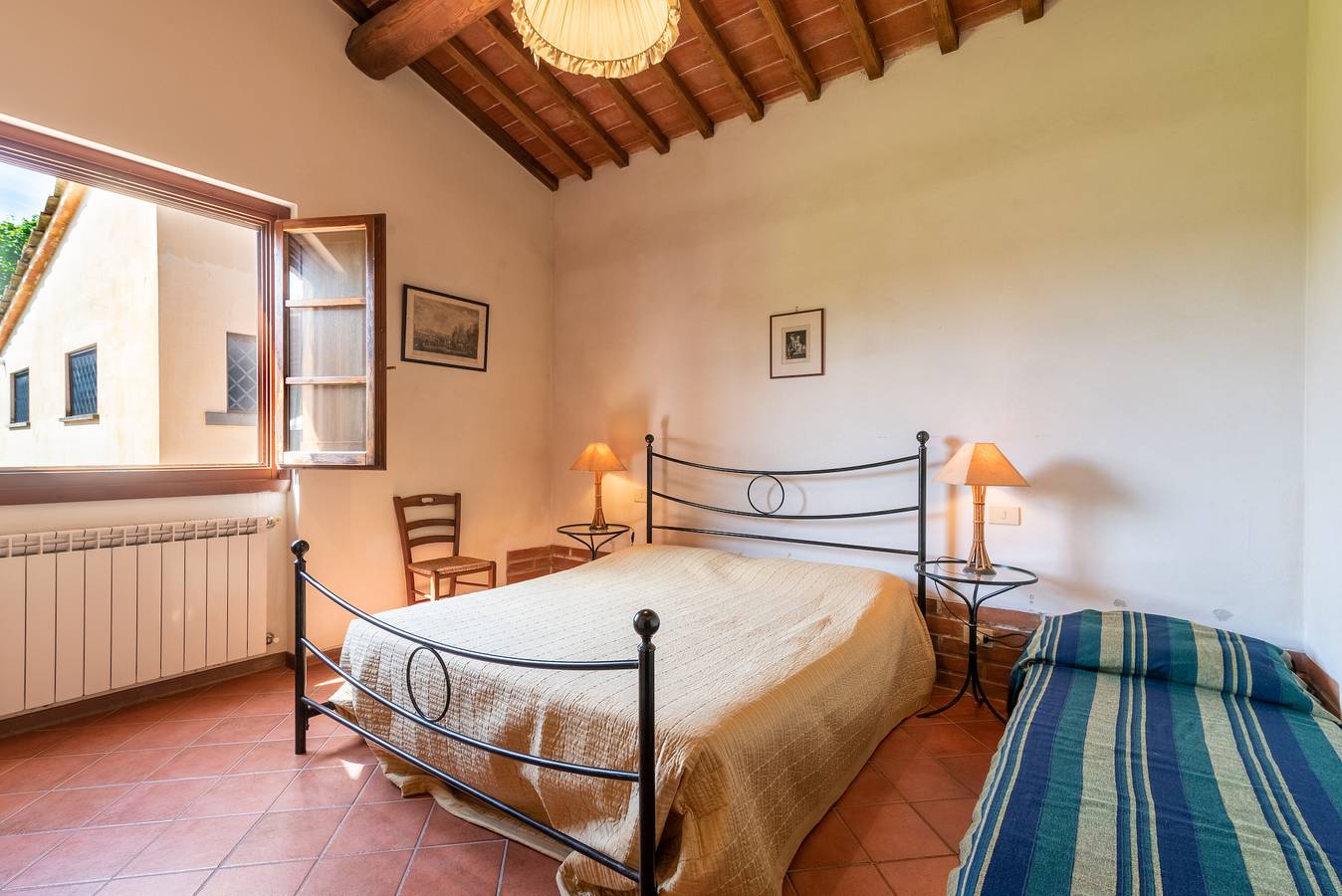 Bauernhaus "Officina" mit Gemeinschaftspool, privater Terrasse und Wlan in Laterina, Valdarno