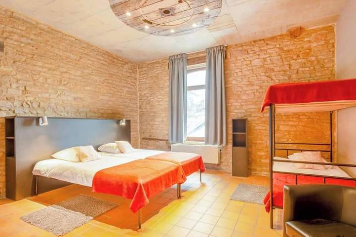 Location de vacances pour 50 personnes, avec Terrasse et Jardin dans Sainte-Cécile (Florenville) - 2
