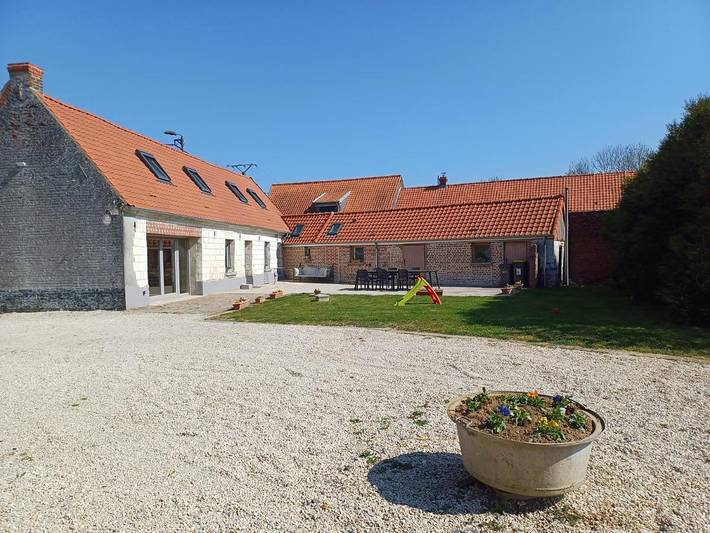 Location de vacances pour 6 personnes, avec terrasse et jardin, animaux acceptés dans Simencourt