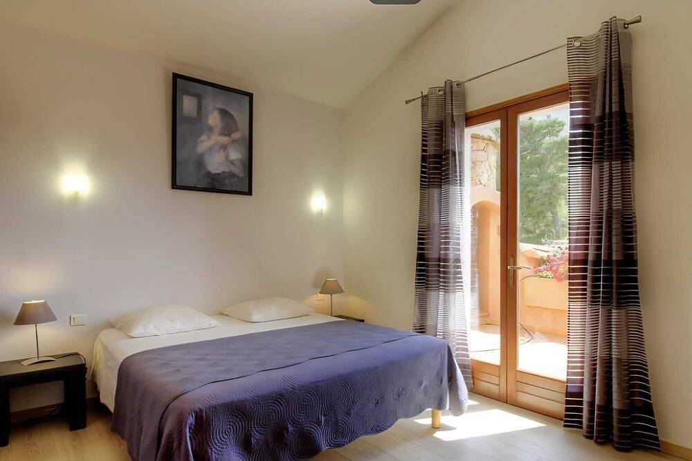 Typisches Landhaus - 8   Räume - 12/13   Personen in Porto-Vecchio, Sartène und Umgebung