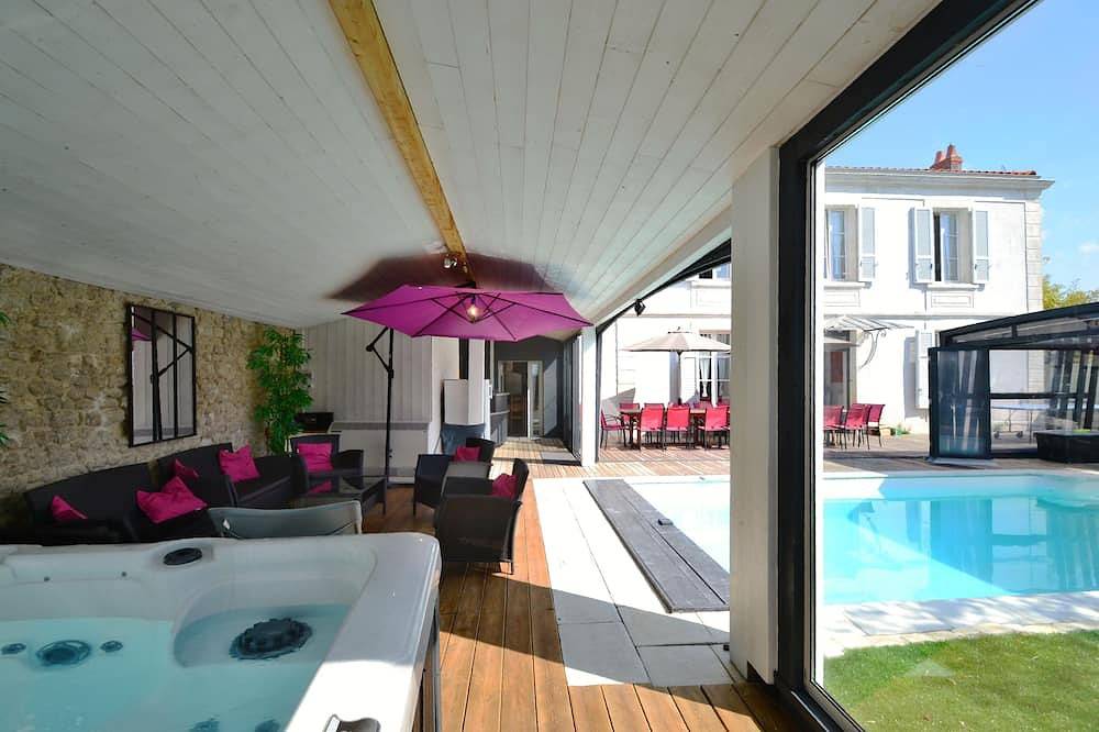 Villa 4 * piscina cubierta climatizada jacuzzi mesa de billar fútbol mar playa pueblo in Angoulins, Región de La Rochelle