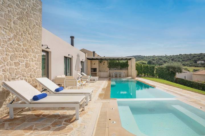 Agriturismo per 5 persone, con Terrazza e Giardino nonché Piscina e Panorama a Corfù
