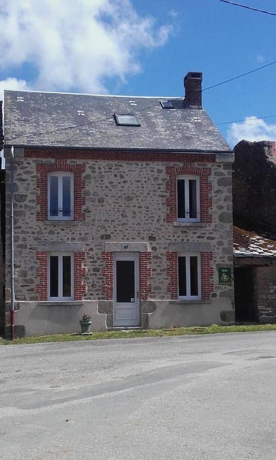Two-Bedroom House in Saint-Priest-la-Plaine, Région de Guéret