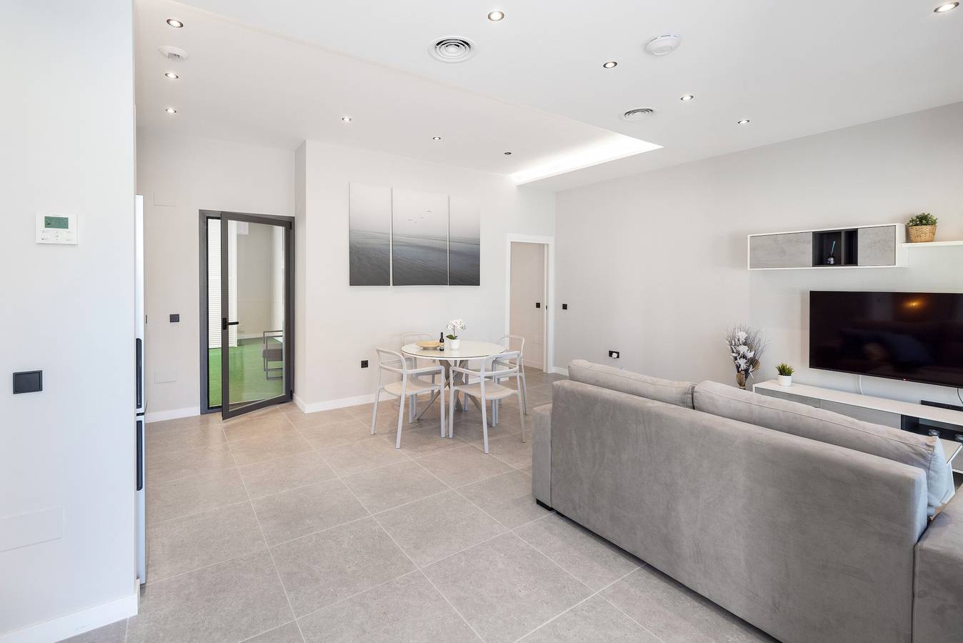 Appartement entier, Appartement '2 Dorm Antares' avec piscine partagée, Wi-Fi et climatisation in Torre del Mar, Costa del Sol