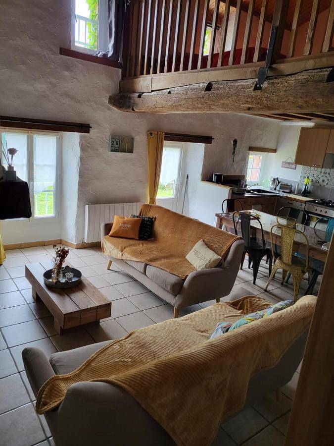 Location de vacances pour 5 personnes, avec piscine et jardin, animaux acceptés à Nueil-les-Aubiers - 2