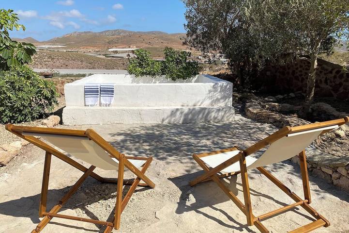 Gîte pour 7 personnes, avec jardin ainsi que piscine et terrasse, animaux acceptés