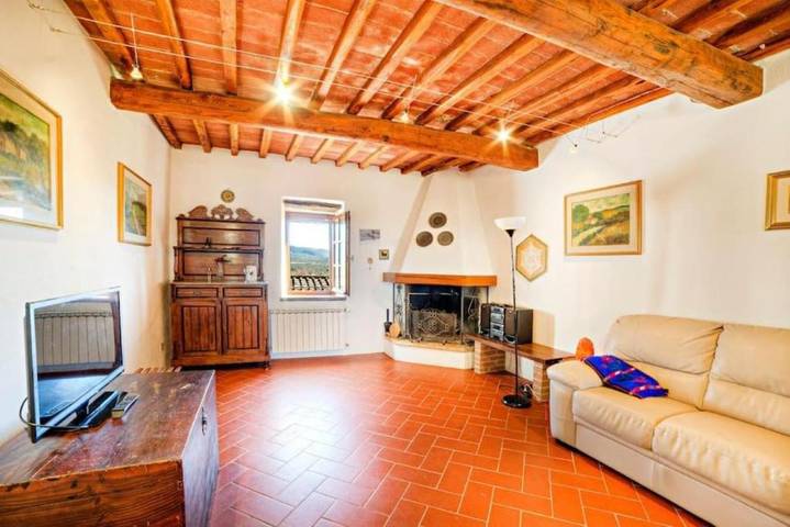 Location de vacances pour 9 personnes, avec jardin et piscine à Monti (Toscane)