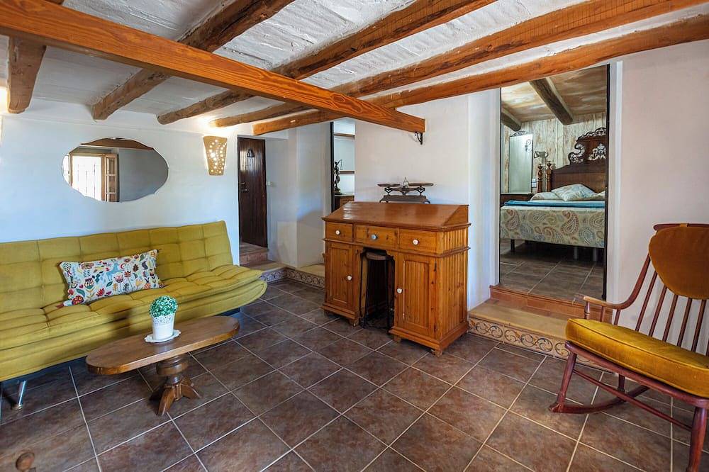 Vacation Home 'Sa Caseta de Santa Maria' with Private Pool and Wi-Fi in Santa Maria del Cami, Majorca Center