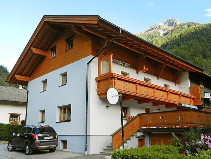 Ferienhaus für 12 Personen, mit Sauna und Ausblick sowie Balkon im Ötztal