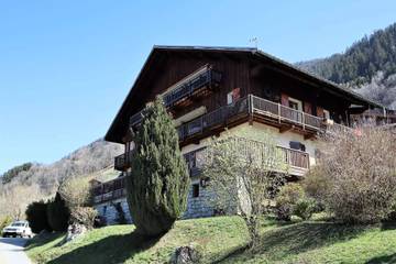 Gîte pour 4 personnes, avec vue et balcon dans Arêches