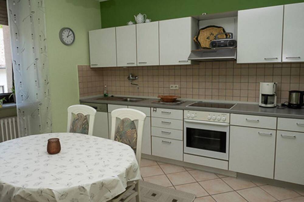 4-Bett-Ferienwohnung Tal - Ferienwohnung u. Pension Maria Schmitz in Monreal, Osteifel
