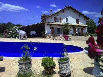 Cottage pour 2 personnes, avec jardin et piscine à Saubrigues