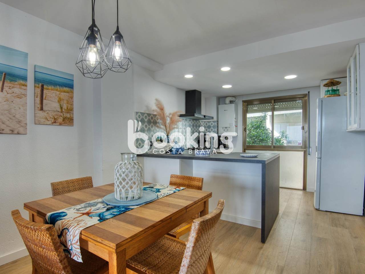 Ganze Ferienwohnung, Apartment on the seafront avenue of Sant Antoni with parking in Calonge, Costa Brava