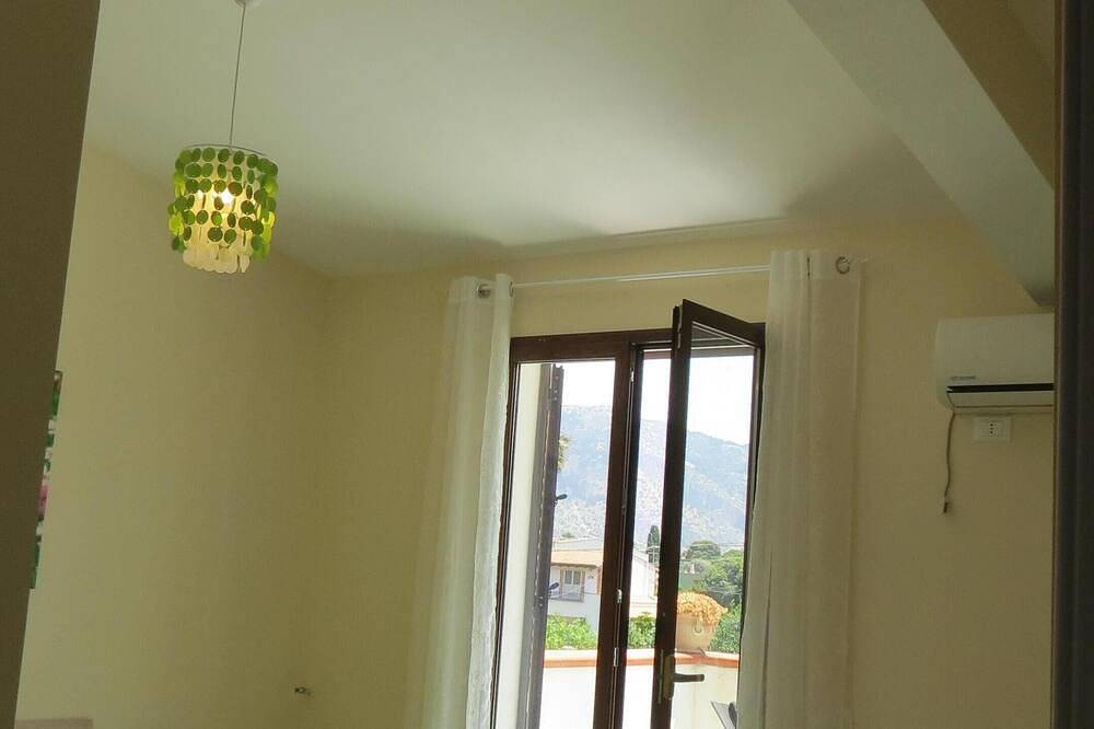 Betty's Rose Garden, with garden in villa 2 Floors. Cir: 19082053C205123 in Mondello, Palermo
