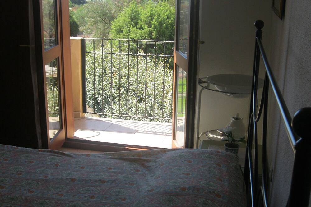 Chia: Cottage with garden, air conditioning, barbecue,and parking. in Cagliari Province