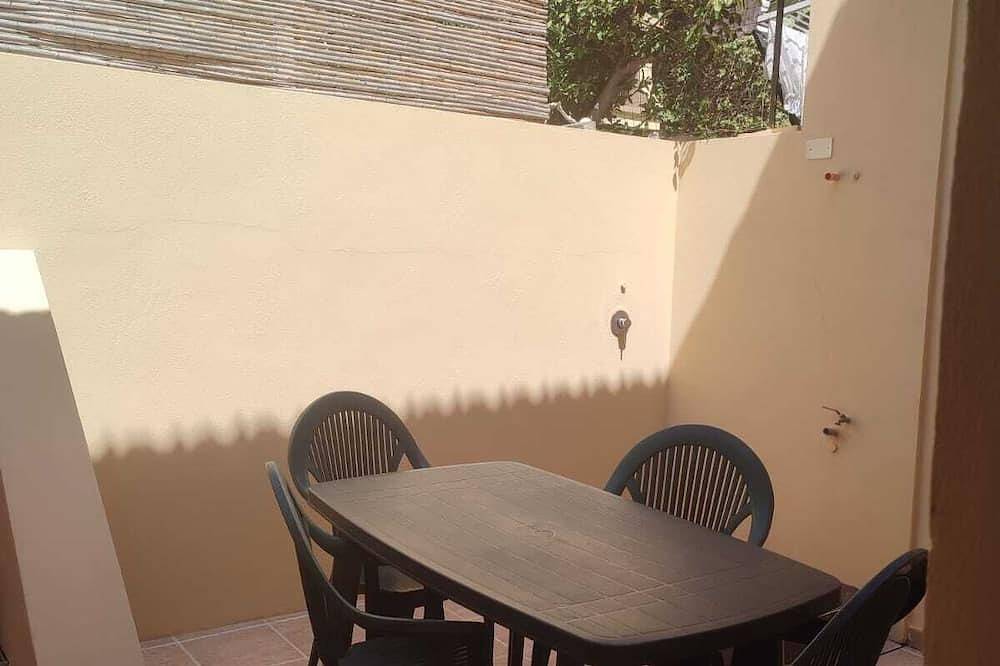 Apartamento entero, Detached apartment just minutes from the beach with private parking in Solanas, Comune di Sìnnia