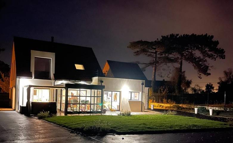 Location de vacances pour 8 personnes, avec jardin ainsi que vue et sauna à Wierre-Effroy