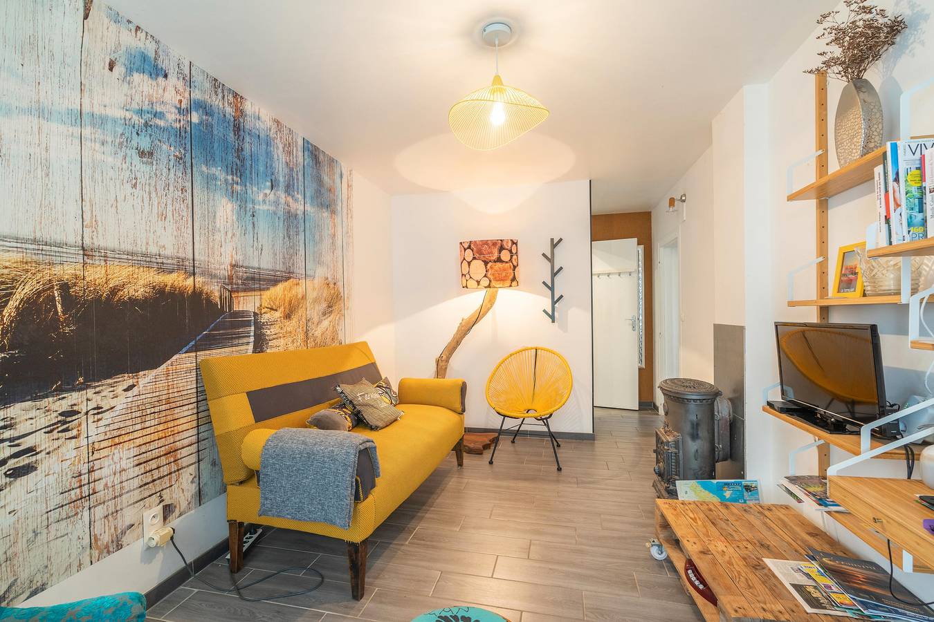 Holiday Home 'Porche Bis' with Private Garden and Wi-Fi in Chaillevette, Côte de Beauté