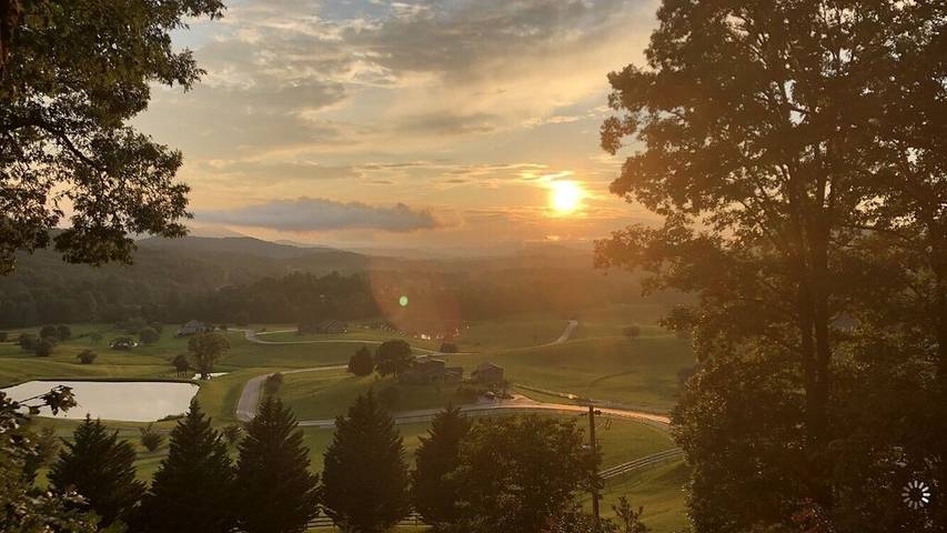 Lodge for 30 people, with yard in Georgia