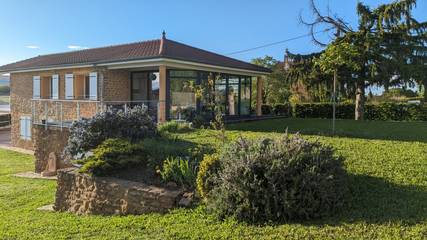 Cottage pour 6 personnes, avec sauna et jardin à Alix (bande dessinée)