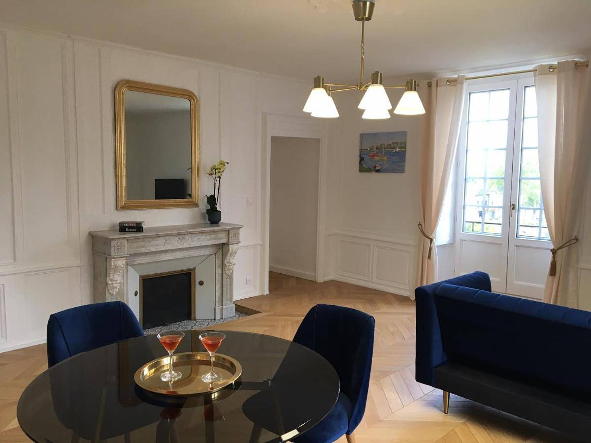 Appartement entier, La Promenade - Appartement de charme avec vue sur le canal et ses écluses - Centre historique in Redon, Région de Redon
