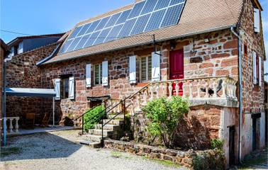 Gîte pour 8 personnes, avec terrasse ainsi que piscine et jardin à Badefols-d'Ans