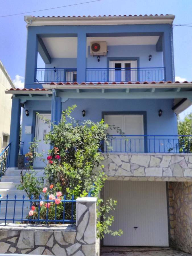 Location de vacances pour 8 personnes, avec Balcon et Terrasse ainsi que Jardin et Vue à Arta