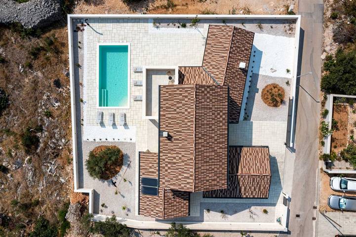 Ferienhaus für 8 Personen, mit Balkon/Terrasse und Balkon sowie Meerblick und Terrasse auf Murter