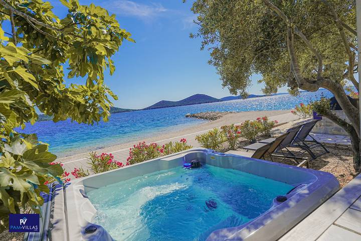 Ferienhaus für 6 Personen, mit Whirlpool und Terrasse in Drage (Pakoštane)
