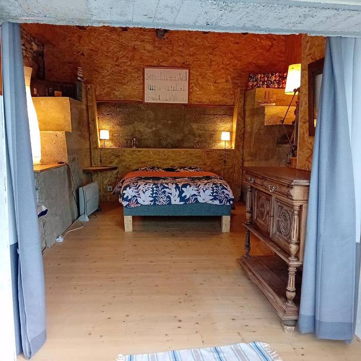 Gîte pour 2 personnes, avec Jacuzzi et Terrasse ainsi que Jardin et Piscine à Sumène