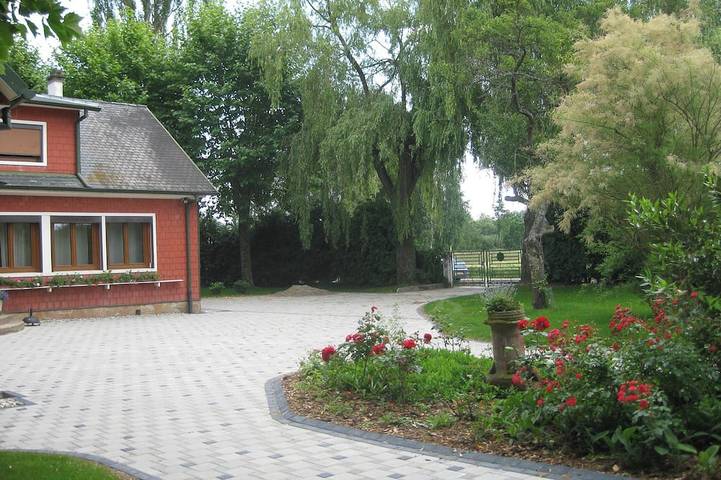 Location de vacances pour 12 personnes, avec jardin à Sermersheim