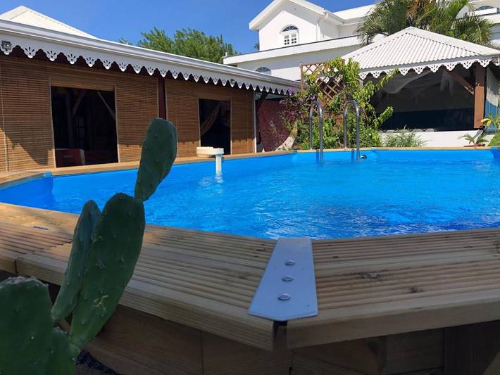 Villa pour 6 personnes, avec jacuzzi et piscine ainsi que jardin et terrasse