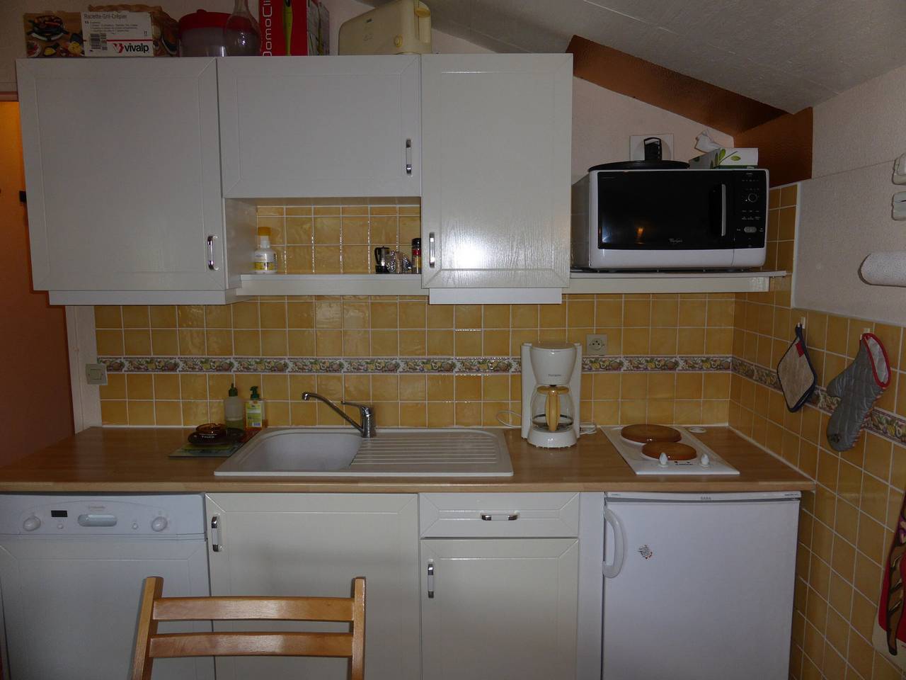 Entire apartment, Cozy 2-room apartment for 5 in central Combloux, balcony, parking included in Combloux, Pays du Mont-Blanc