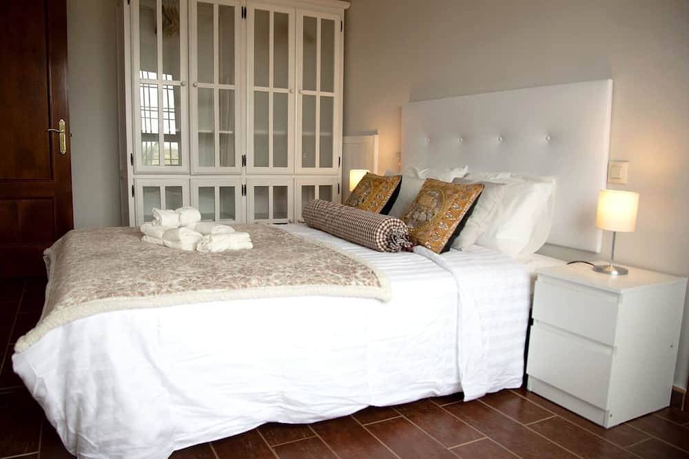 Agradable adosado con piscina privada, Bbc  y a 2,5 km de Puy Du Fou. in Argés, Provincia de Toledo