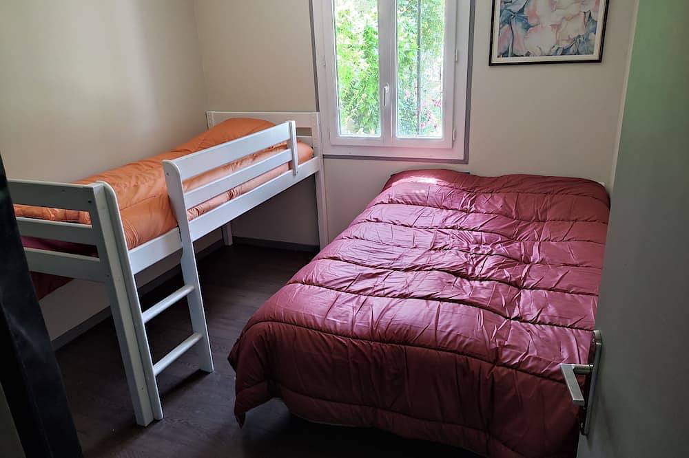 Villa with pool in Rochefort-du-Gard, Region de Nimes