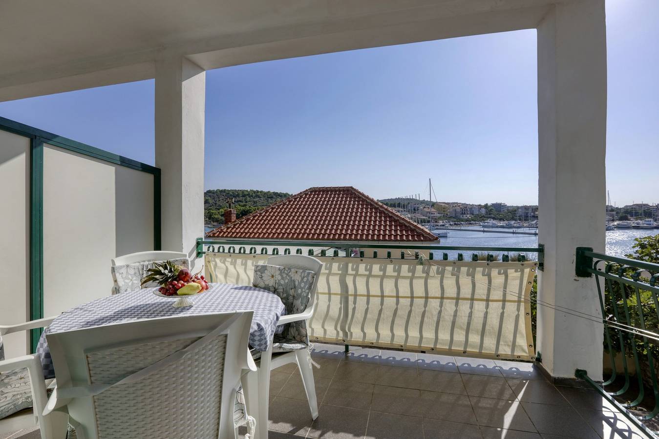Ganze Wohnung, 2-Zimmer-Ferienwohnung am Strand Jezera, Murter A-796-c in Tisno, Murter