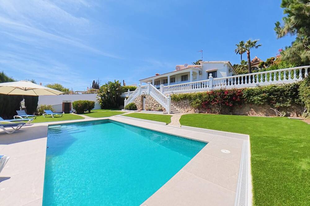 Villa Sursum Luxury Sea View Villa  Private Pool in Urbanización Villa del Mar, Vélez-Málaga