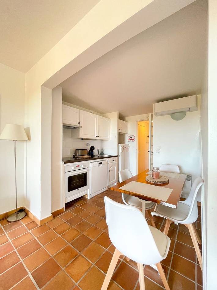 Gîte pour 4 personnes, avec balcon, adapté aux familles dans Port Santa-Lucia - 4