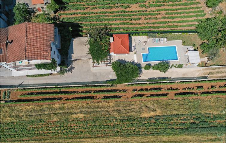 Reizendes Apartment mit einem Schlafzimmer, Pool, WLAN und Terrasse in der Nähe des Flusses Matica in Imotski, Makarska Riviera