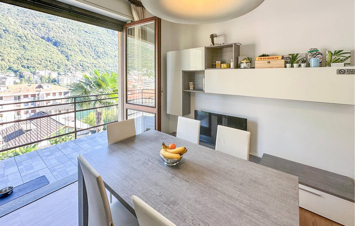 Geheel vakantieappartement, Lakeside Retreat met wifi, terras en parkeerplaats - 300 m van Lago d'Orta in Omegna, Ortameer