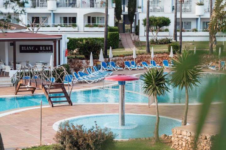 Station pour 3 personnes, avec jardin ainsi que jacuzzi et piscine dans Son Xoriguer - 2