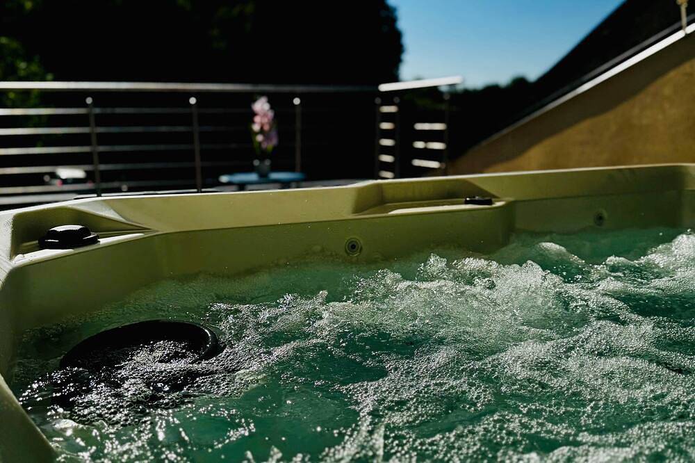 Appartement entier, Toi en couleurs — Ciel d’amour & Jacuzzi privatif in Verdun (Municipalité), Verdun